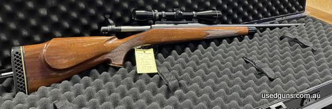 Attention lefties. Remington 700 BDL 270W. Good condition overall with a few markings on timber. Floorplate magazine. Leupold VX-1 3-9x40 scope. ? 03 5134 1380