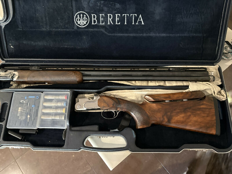 Beretta DT11 ACS, 32 inch barrels, comes with 6 chokes. has always been looked after and cleaned after shoots. Serviced by Beretta recently.