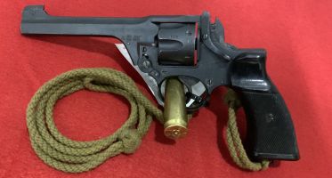 Hi here‚Äö√Ñ√∂‚àö√ë‚àö¬•s a good Enfield tanker in 38 sw. Still has its lanyard and is in good condition for its age make a good one for the collection or on a 