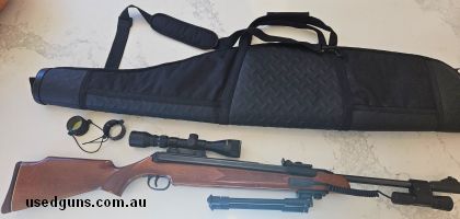 This rifle is extremely powerful as it has the side-lever cocking mechanism. The 21 grain pellets reach speeds of up to 800 fps. Rabbits have been successfully 