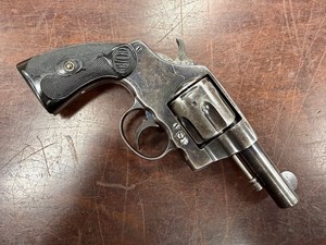 COLT
MODEL 1889 NAVY
38 LONG COLT
6 SHOT
3 INCH SNUB NOSE BARREL
TO SHORT FOR CLUB USE
VGC BORE
ORIGINAL COLT GRIPS
CLEAR MARKINGS ON BARREL
PATCHY ORIGINAL BLUE
MANUFACTURED 1896
PRE 47 COLLECTABLE HANDGUN 
#71555

VGC $790