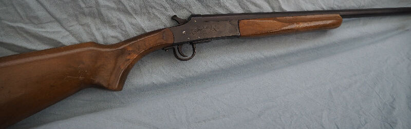 20 gauge Boito single shot shot gun. Not used much and in good working condition. More photos on request.