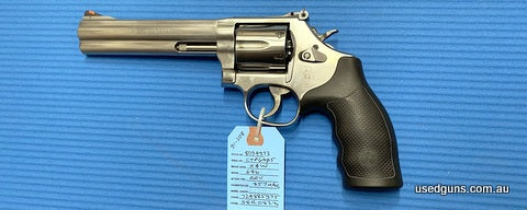 Excellent condition Smith & Wesson 686 in 357 Mag. Sports a 6 inch barrel. Great example.