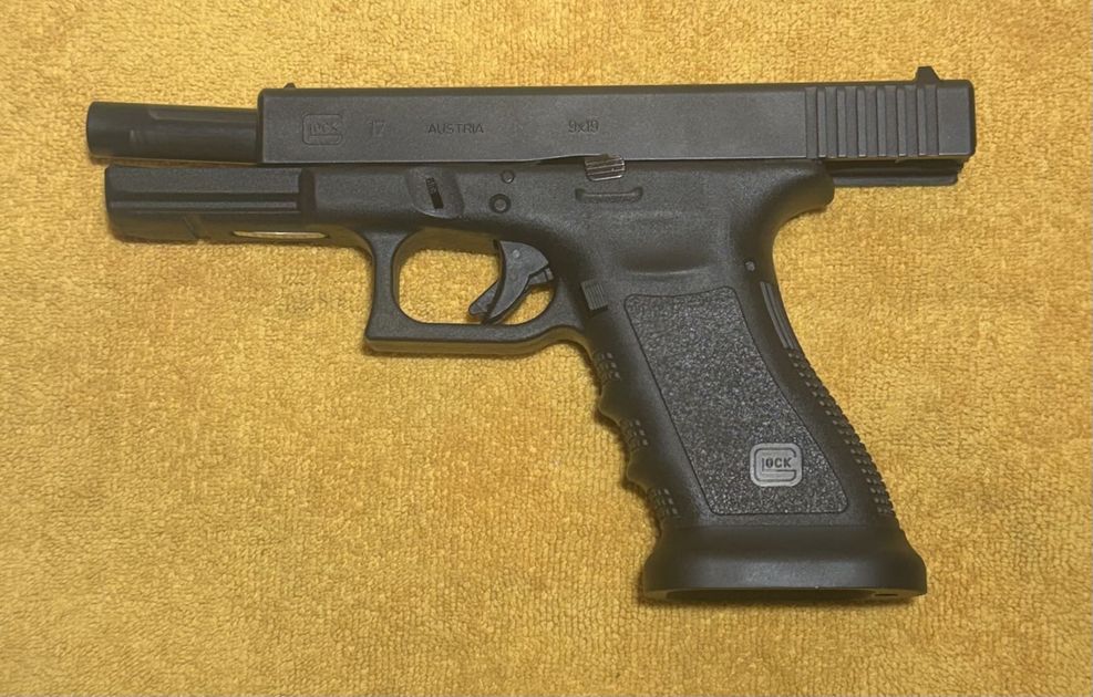 Glock 17 with magazines and holster