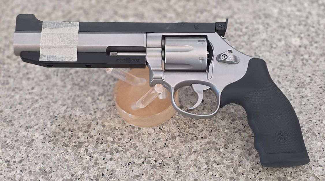 Smith and Wesson Custom 6
