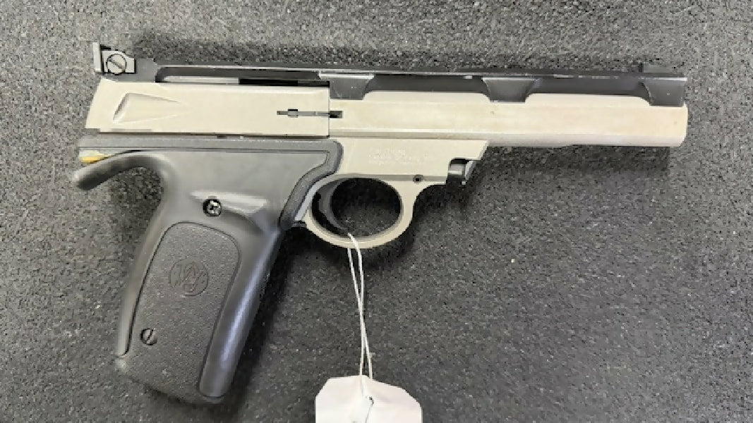 USED , 1 MAGAZINES, GRIP STARTING TO COME APART AS PER PHOTO- FUNCTIONS AND WILL MAKE A GOOD PLINKER. PRICE INCLUDES POSTAGE TO NOMINATED DEALER APART FROM WEST