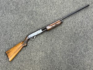 BERETTA
SILVER PIGEON 
12 GAUGE
5 SHOT
PUMP ACTION SHOTGUN
CATEGORY C
30 INCH BARREL
FIXED FULL CHOKE
CHECKERED TIMBER STOCK AND FROEND
SMOOTH ACTION
FACTORY JEWELLED BOLT
MADE IN ITALY
CIRCA 1950S
POST 46 MODERN COLLECTABLE FIREARM
VERY RARE
#005325

VGC $695
UN-BONDED CATEGORY C 