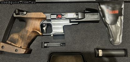 pardini sp 2019 medium right hand grip and comes with all accessories due sell cutting back some matches dont need it no more if i have send in post 50 plus to 