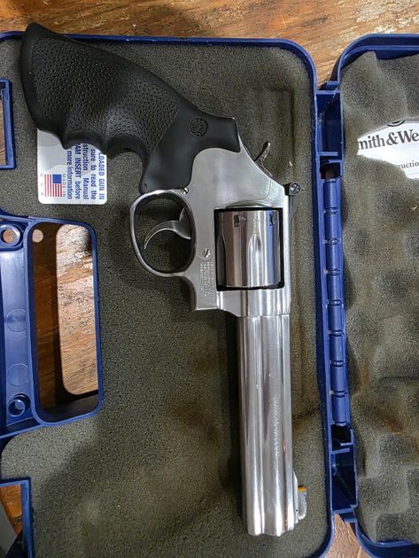 Smith & Wesson 686-6 Revolver