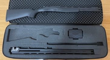 '- 30" barrel set - 20" barrel set - 5 extended chokes - All weather black synthetic stock - Suede look take-down case Please contact the seller if you require 