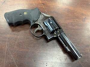 SMITH & WESSON
MODEL 10
38 SPECIAL
6 SHOT
4 INCH BARREL
FIXED SIGHTS
ORIGINAL BLUED FINISH
THINNING IN AREAS
PACHMAYR GRIPS
#D684045

VGC $479