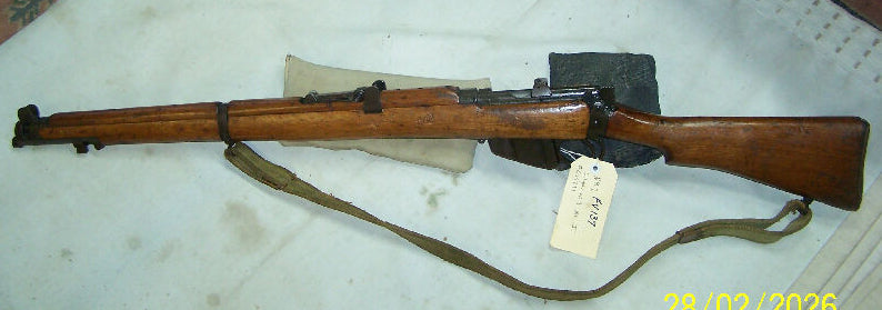 LITHGOW SMLE NO.1 MK111, 303 FULL WOOD, MATCHING SERIAL NO'S RECEIVER, BOLT & MUZZLE. MADE IN 1943. THE SOLDIER THAT WAS ISSUED THIS RIFLE DID NOT HAVE MANY SHO
