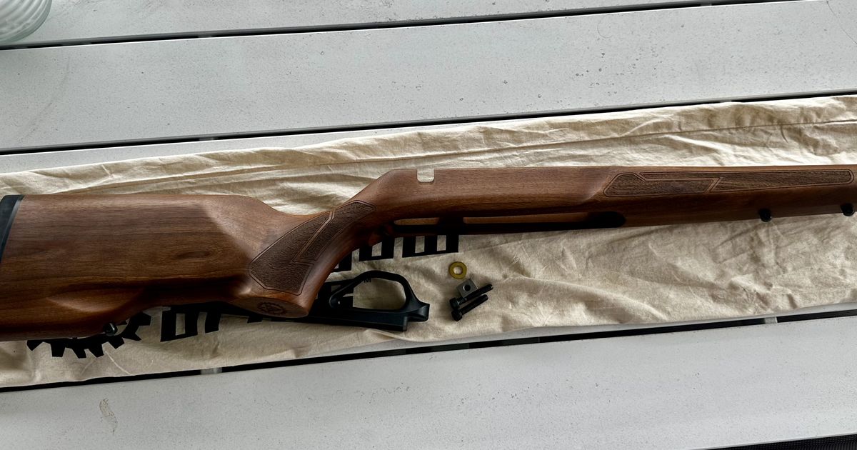 Lithgow la102 walnut varmint stock