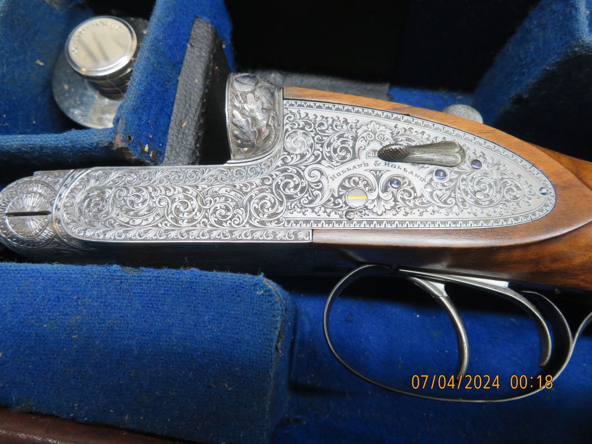 Absolutely beautiful Holland & Holland Royal side by side with hand detachable locks, superb stock with checkered butt, 15 1/4" lop , 1/4 & 1/2 choke , perfect 