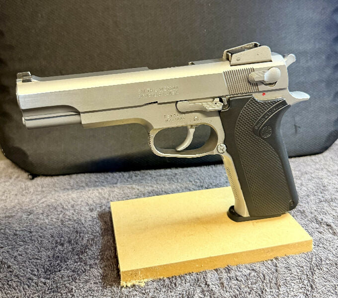 Smith & Wesson 1006