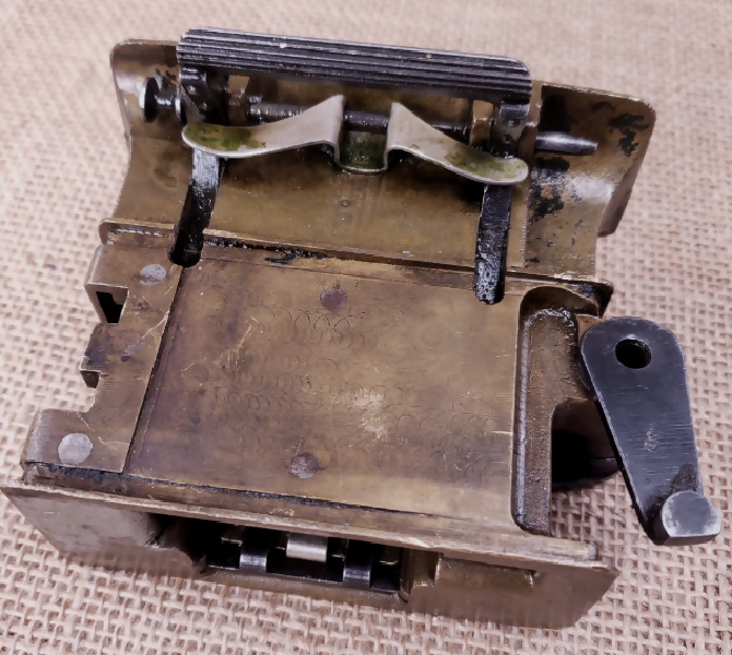 Complete new old stock Vickers Gun Feedblock. 303 British WW2 manufacture. Brass. May have some handling and storage related marks and or minor dents to finish,