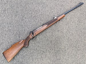 WINCHESTER
MODEL 70
243WIN
5 SHOT
OPEN SIGHTS
BLUED FINISH
CHECKERED TIMBER STOCK
#G1200456

VGC+ $495