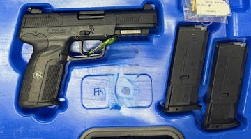 cased with 2used magazines and an extra three brand new magazines , looked after. price includes postage to nominated dealer apart from western australia.