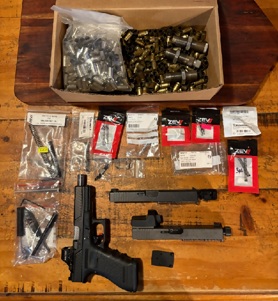Glock 17 with lots of parts and 3 slides,