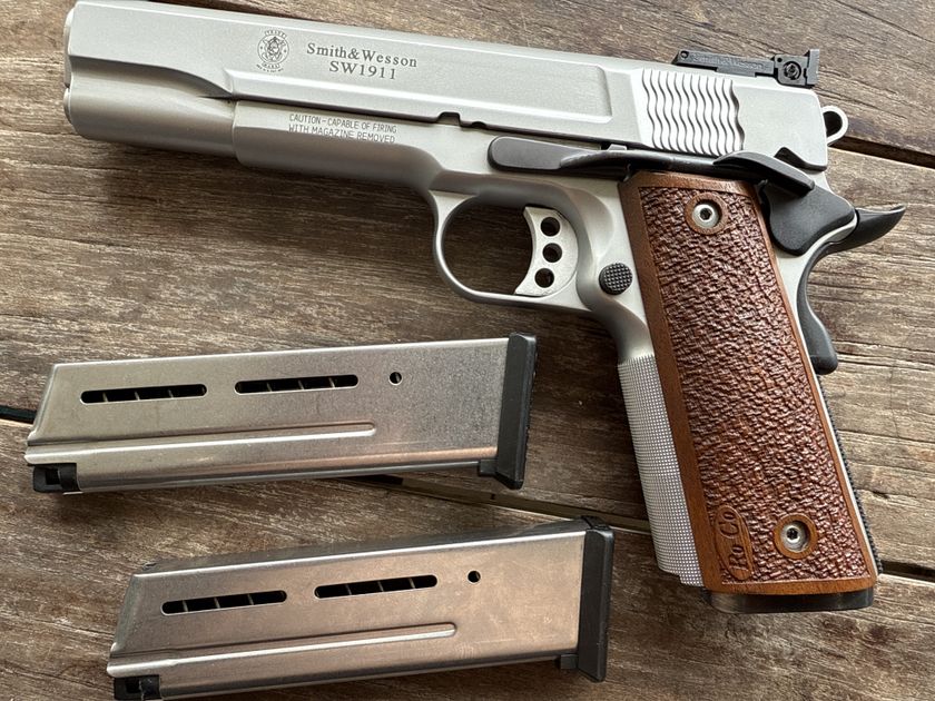 Smith & Wesson Pro  Series