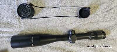 Top quality scope in as new condition 30 mm tube no marks mil dot reticule with sunshade and covers.