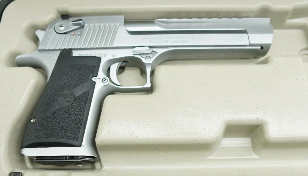 Desert Eagle Stainless 357 Magnum as new with case