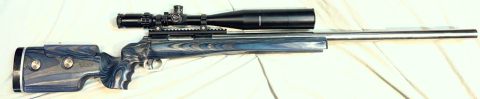 Nice Barnard single shot, very heavy barrel, extended bolt handle, fitted with an excellent Night Force Scope, GRS stock. Comes with diesel, cases and projectil