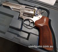 As new. Selling for a fellow club member. Gun has fired only 80 25 mt service rounds. Shoots straight. Reson for sale, Owner has decided not to shoot service 25