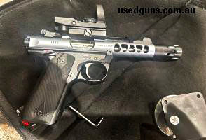 Comes with 4 magazines and soft case