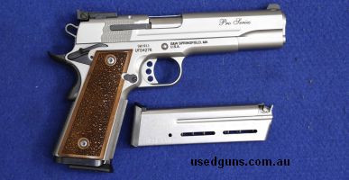 Smith & Wesson 9mm semi auto 127mm barrel, 2 magazines , hardcase