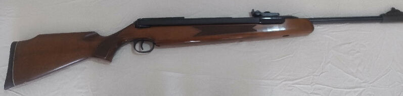 Diana 52 sidelever. .177. Adjustable front and rear open sights. TO1 trigger. Shoots well, accurate rifle.¬† Will include 3 tins H and N pellets (approx. 500). 