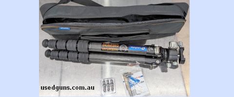 As new leofoto ls365c carbon tripod with lh-40 ball head Perfect condition comes with rubber and spiked feet