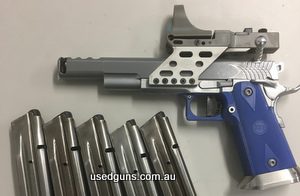 STI Grandmaster 38 Super. C-More red dot, slide racker. Comes with 5 STI magazines and mag weights, CR speed holster, 5 mag pouches. Plus postage.