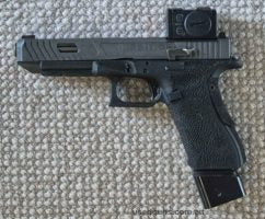comes with 6 mags. happy to reduce the price if you dont want the optic