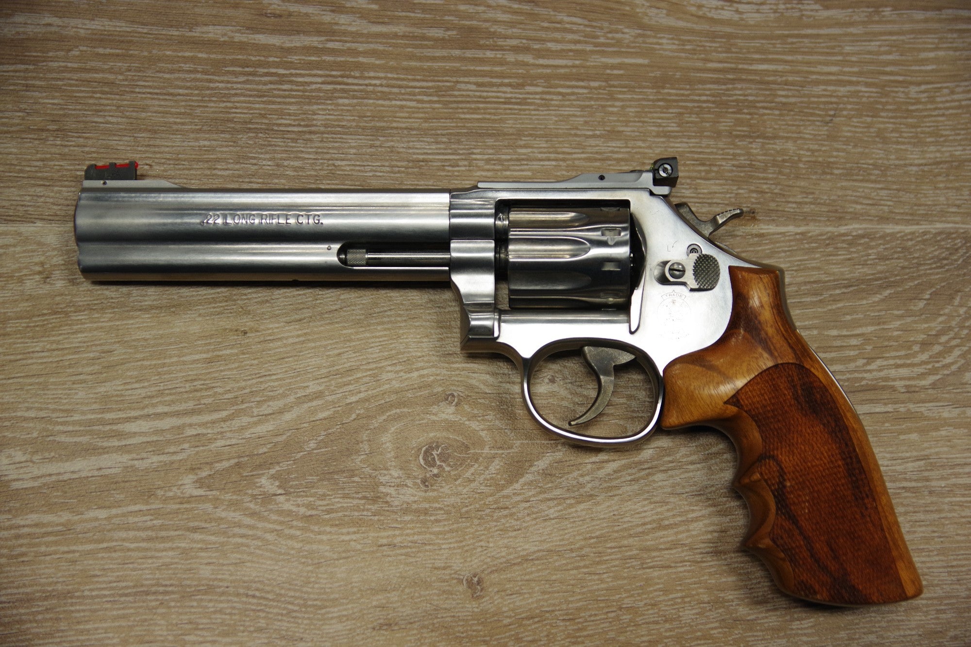 S/H SMITH & WESSON 617-6 REVOLVER PISTOL 22LR (FX120)