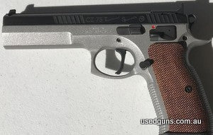 Very scarce model of the CZ 75 renowned for accuracy. Original Czech manufacture will not disappoint, comes with plastic case and three magazines. Please use te