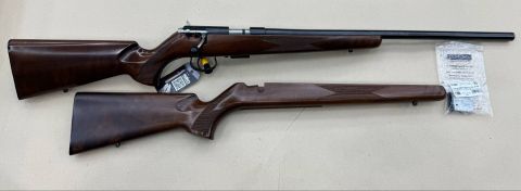 Anschutz 1517DHB chambered in bunny busting 17HMR with Spare stock and brand new unopened Spare magazine. Both timber stocks are finished beautifully with minim