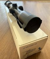 Excellent condition. Cosmetically, mechanically and optically perfect. Rarely used and rarely available for sale. Zeiss Victory HT 1-5-6x42 M. Illuminated retic