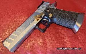 This 38 Super STI 2011 Edge was custom built by Peter Muscrat for me with a bull barrel, slide porting & milling. New EGW ignition system, 9lb recoil assembly, 