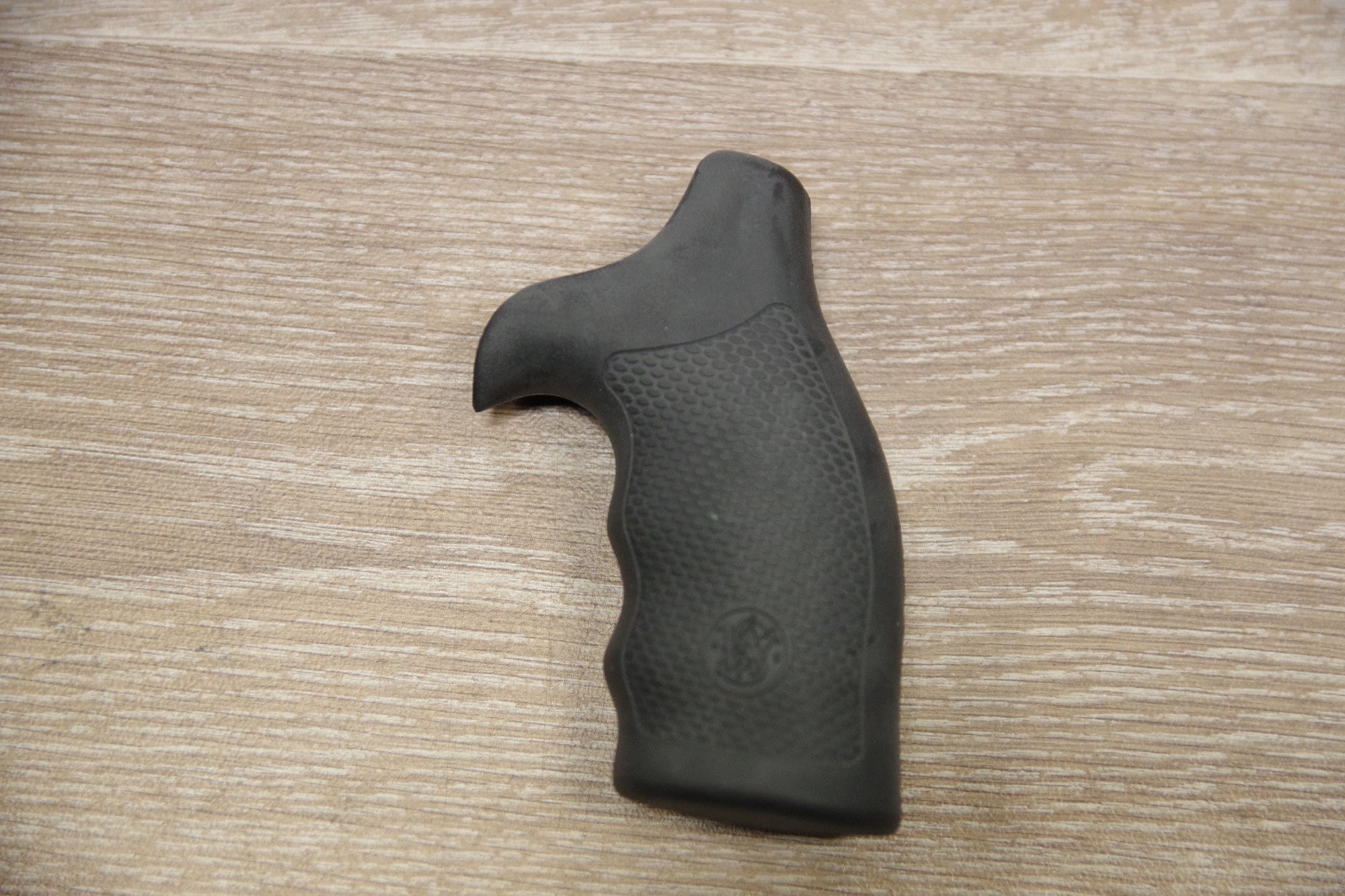 S/H HOGUE GRIP TO SUIT SMITH & WESSON 617 RIMFIRE SERIES