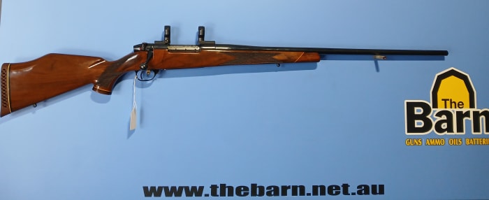 Weatherby Mk V 240 Weatherby Magnum. Comes with a 9 lug bolt, 26 inch barrel and has a beautiful stock. Is in excellent condition. Comes with Leupold standard b