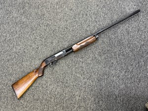 BERETTA
SILVER PIGEON 
12 GAUGE
5 SHOT
PUMP ACTION SHOTGUN
CATEGORY C
30 INCH BARREL
FIXED FULL CHOKE
CHECKERED TIMBER STOCK AND FROEND
SMOOTH ACTION
FACTORY JEWELLED BOLT
MADE IN ITALY
CIRCA 1950S
POST 46 MODERN COLLECTABLE FIREARM
VERY RARE
#023894

VGC $695
UN-BONDED CATEGORY C 
