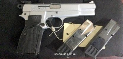 Presentation is as new and comes with 2 spare magazines and soft case.