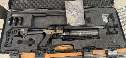 Bronze FX Impact M3 .22 cal. Comes with .177 calibre change kit. 3 magazines & Saber Tactical FX Arca rail. 20 MOA built into the scope rail. dual regulators. A
