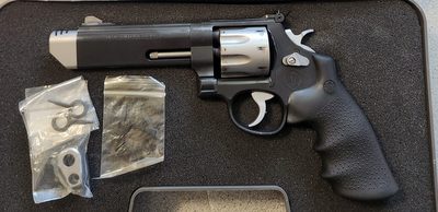 Smith & Wesson 627 VCOMP, Great condition, shoots excellent. Comes in original case with all papers