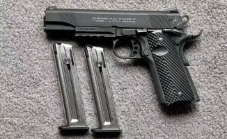 Colt 1911 Rail Gun 22LR in excellent working condition ‚Äö√Ñ√∂‚àö√ë‚àö√Ü no scratches, cleaned on time. Comes with two magazines and a pistol bag. $780 + postag