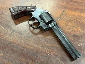 NORINCO
MODEL M150MK1
38 SPECIAL
6 SHOT
6 INCH BARREL
CLASSIC BLUED FINISH
CLASSIC TIMBER GRIPS
CLEAR CHINESE MILITARY MARKINGS
RARE EXPERIMENTAL MODEL
MODERN COLLECTABLE HANDGUN 
#XP004

AS NEW $595