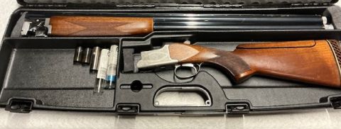 Miroku MK70 OVER/UNER DOUBLE BARREL SHOTGUN, WITH CASE, 12 GAUGE, 30" BARREL INVECTOR WITH FRONT AND CENTRE BEADS, AJUSTABLE STOCK & 5 CHOKES Minor scratches an