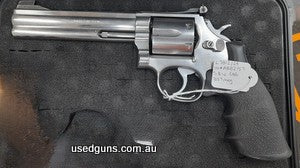Holster, speed loaders and range tote also available with this gun.