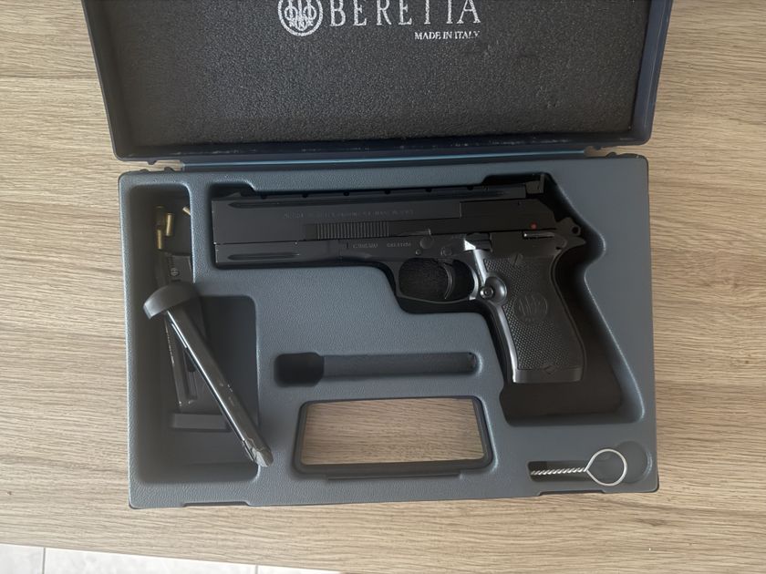 Beretta pistol semi auto
